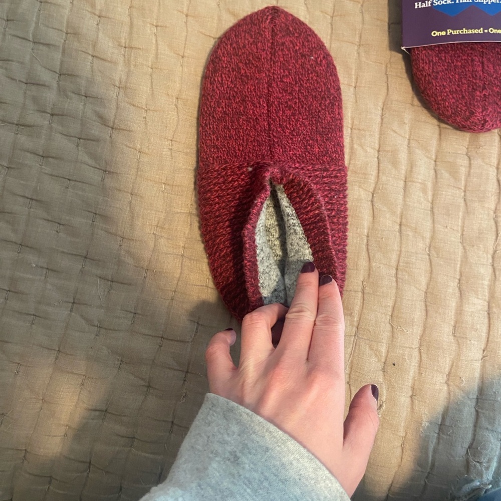 Bombas women's  Maroon Gripper Slipper Socks - Picture 5 of 7